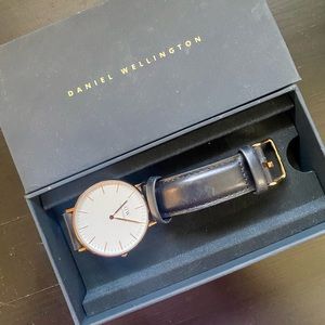 Woman’s Daniel Wellington Watch - Petite York. Size 32mm.